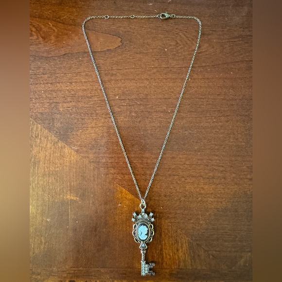 Victorian, Ornate, Crystal Cameo Silhouette Key, Vintage Inspired, Goth Necklace - Picture 4 of 10